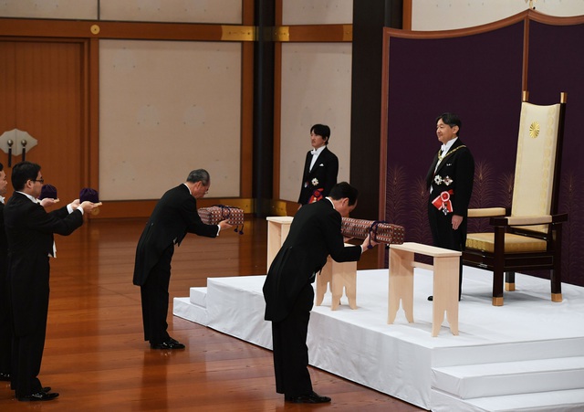 Đường tới ngai vàng của tân Nhật hoàng Naruhito - 23