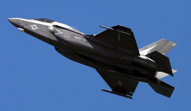 “Tia chớp” F-35 nhào lộn 12 động tác mãn nhãn trên bầu trời Mỹ - 7