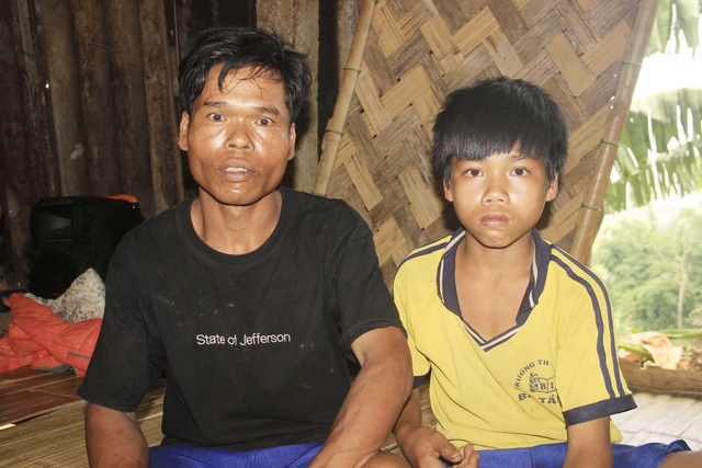 Lạ mắt chiếc xe “siêu độc” của cậu bé lớp 3 người Vân Kiều - 2 Lạ mắt chiếc xe “siêu độc” của cậu bé lớp 3 người Vân Kiều - 2