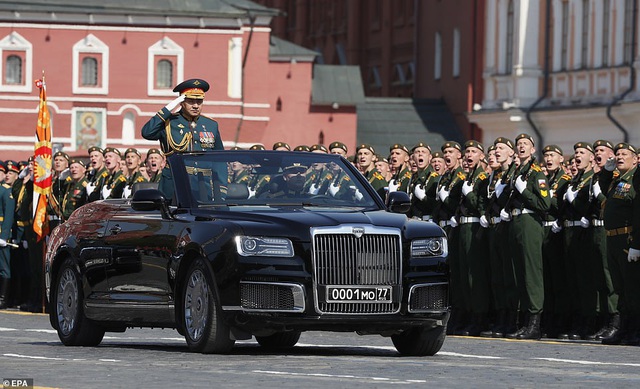 Cận cảnh dàn limousine được mệnh danh “Rolls-Royce mui trần” của nước Nga - 4 Cận cảnh dàn limousine được mệnh danh “Rolls-Royce mui trần” của nước Nga - 4