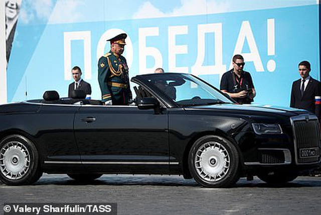 Cận cảnh dàn limousine được mệnh danh “Rolls-Royce mui trần” của nước Nga - 6 Cận cảnh dàn limousine được mệnh danh “Rolls-Royce mui trần” của nước Nga - 6