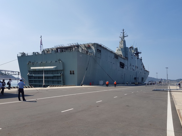 Hai chiến hạm Hải quân Úc chính thức thăm Cam Ranh - 1