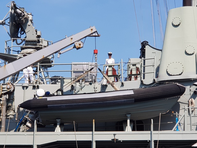 Hai chiến hạm Hải quân Úc chính thức thăm Cam Ranh - 5