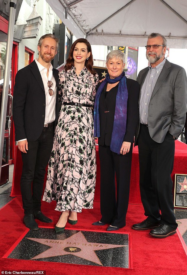 Công chúa Mia Anne Hathaway nhận sao trên Đại lộ danh vọng - 6