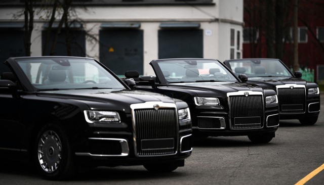 Cận cảnh dàn limousine được mệnh danh “Rolls-Royce mui trần” của nước Nga - 1 Cận cảnh dàn limousine được mệnh danh “Rolls-Royce mui trần” của nước Nga - 1