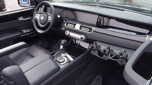 Cận cảnh dàn limousine được mệnh danh “Rolls-Royce mui trần” của nước Nga - 3 Cận cảnh dàn limousine được mệnh danh “Rolls-Royce mui trần” của nước Nga - 3