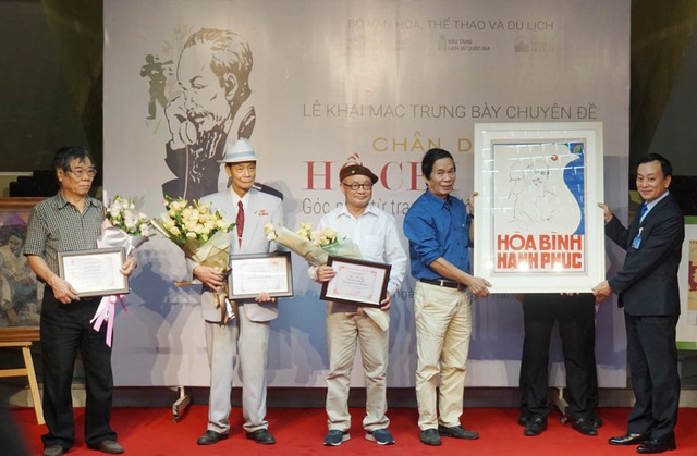 Hoạ sĩ vẽ Bác Hồ với thiếu nhi: “Bức tranh là kỉ vật riêng vô giá của đời tôi” - 4 Hoạ sĩ vẽ Bác Hồ với thiếu nhi: “Bức tranh là kỉ vật riêng vô giá của đời tôi” - 4