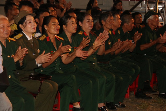 “Đồng đội tôi nằm lại dãy Trường Sơn !” - 4 “Đồng đội tôi nằm lại dãy Trường Sơn !” - 4