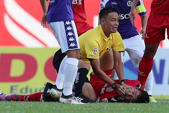 VFF khen thưởng trọng tài Ngô Duy Lân vì hành động cứu người kịp thời - 1 VFF khen thưởng trọng tài Ngô Duy Lân vì hành động cứu người kịp thời - 1