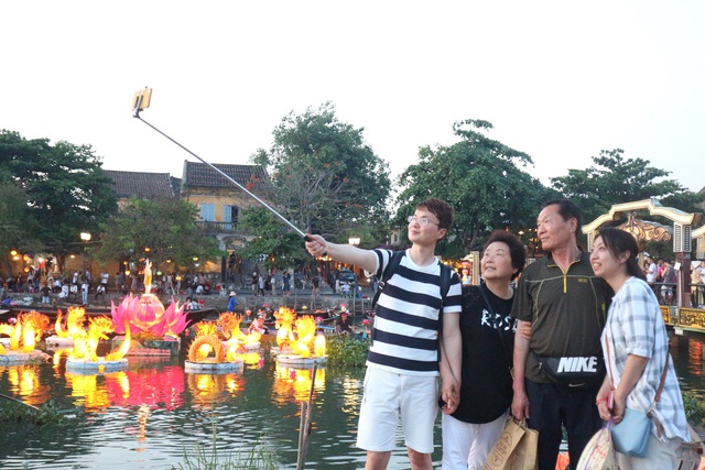 7 đóa sen khổng lồ trên sông Hoài 7 đóa sen khổng lồ trên sông Hoài