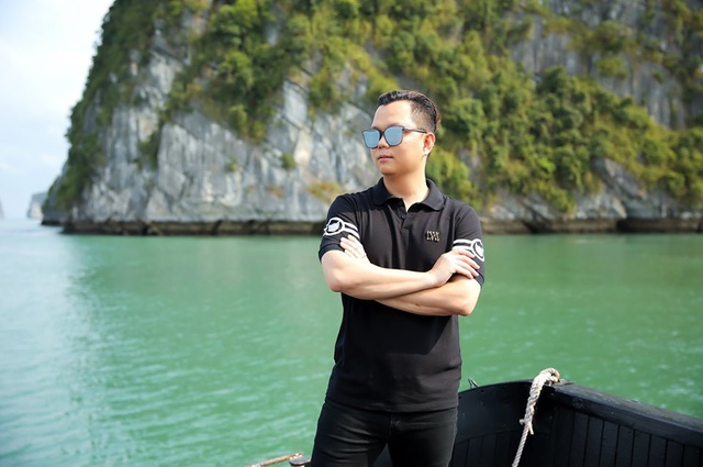 Đạo diễn làm nên kì tích Cầu Vàng hé lộ sàn catwalk không tưởng giữa Vịnh Hạ Long - 2 Đạo diễn làm nên kì tích Cầu Vàng hé lộ sàn catwalk không tưởng giữa Vịnh Hạ Long - 2