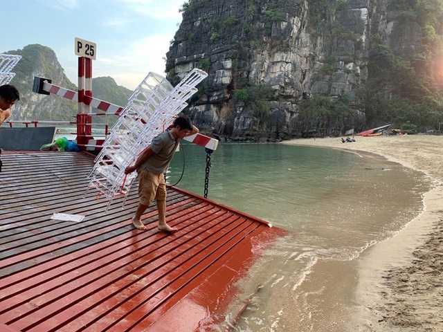 Đạo diễn làm nên kì tích Cầu Vàng hé lộ sàn catwalk không tưởng giữa Vịnh Hạ Long - 5 Đạo diễn làm nên kì tích Cầu Vàng hé lộ sàn catwalk không tưởng giữa Vịnh Hạ Long - 5