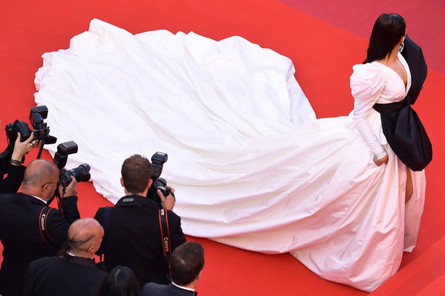 Minh tinh Ấn Độ Deepika Padukone tỏa sáng trên thảm đỏ LHP Cannes - 10 Minh tinh Ấn Độ Deepika Padukone tỏa sáng trên thảm đỏ LHP Cannes - 10