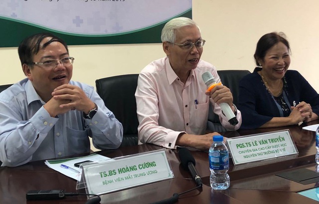 Nước muối sinh lý: Không thể nhỏ mắt bừa bãi - 1 Nước muối sinh lý: Không thể nhỏ mắt bừa bãi - 1