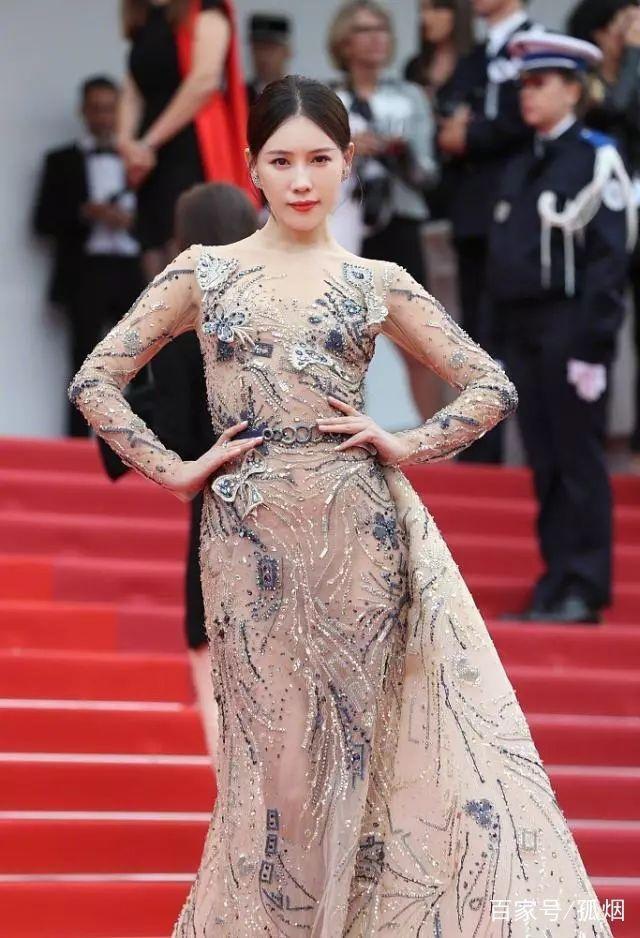 Tâm sự của nữ diễn viên bị chê “câu giờ” trên thảm đỏ Cannes - 2