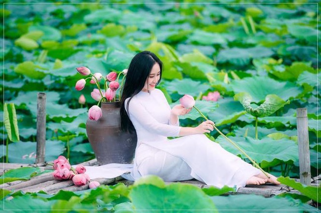 Mùa sen nở, giới trẻ đua nhau thả dáng - 1
