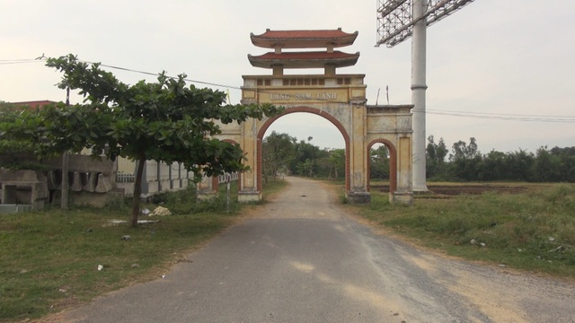 Dân bất an vì ô tô tràn qua đường làng để tránh trạm thu phí - 1 Dân bất an vì ô tô tràn qua đường làng để tránh trạm thu phí - 1