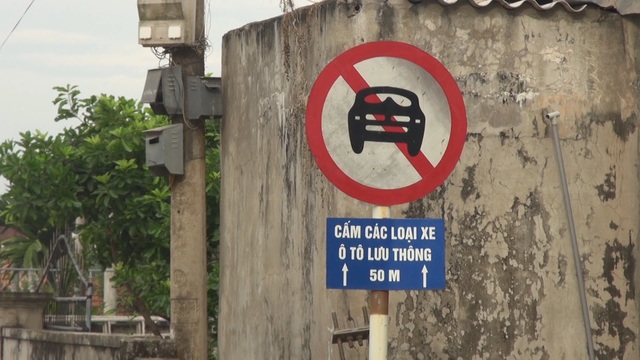 Dân bất an vì ô tô tràn qua đường làng để tránh trạm thu phí - 5 Dân bất an vì ô tô tràn qua đường làng để tránh trạm thu phí - 5