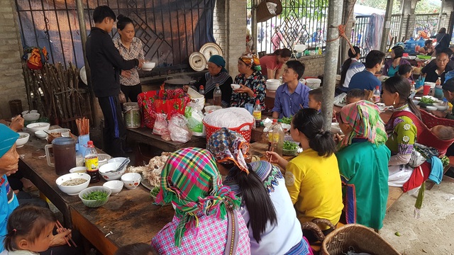 Những phiên chợ chỉ bán một món hàng duy nhất ở vùng cao Tây Bắc - 20 Những phiên chợ chỉ bán một món hàng duy nhất ở vùng cao Tây Bắc - 20