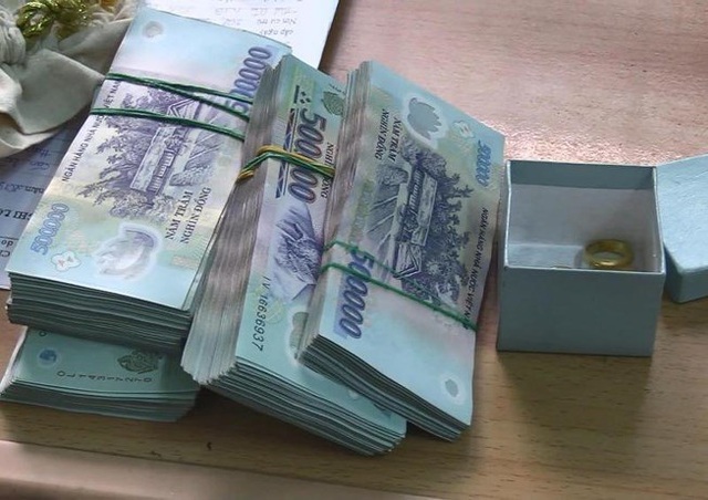 Người gi&uacute;p việc trộm hơn gần 300 triệu đồng của chủ - 1