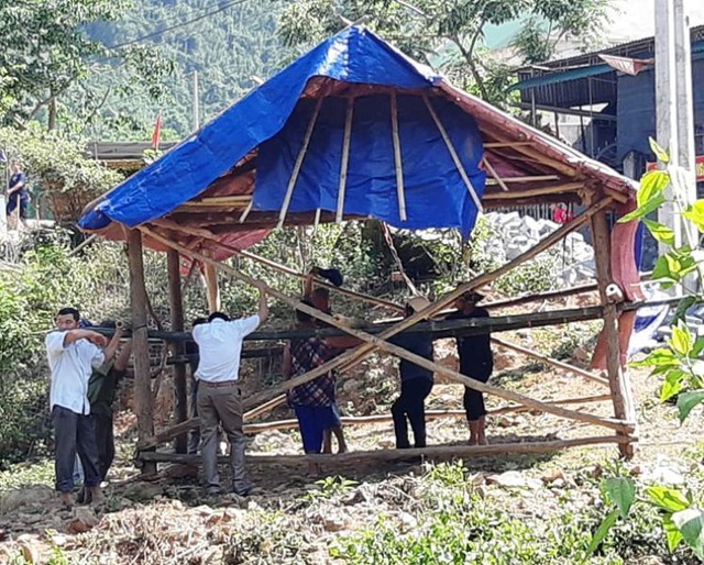 Dân sống trong lều tạm bợ chờ tái định cư - 2 Dân sống trong lều tạm bợ chờ tái định cư - 2