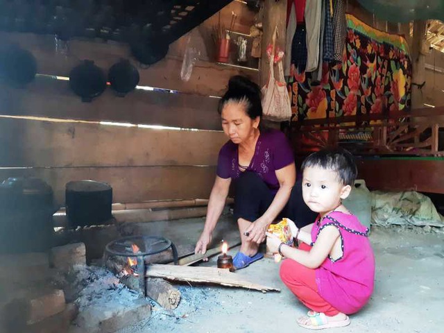 Dân sống trong lều tạm bợ chờ tái định cư - 5 Dân sống trong lều tạm bợ chờ tái định cư - 5