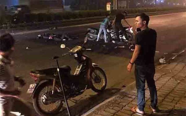 Khởi tố vụ án xe máy kẹp 3 tông xe cảnh sát khiến một Đại uý công an tử vong - 1
