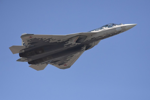 Video F-16 Mỹ “cải trang” thành Su-57 Nga lần đầu cất cánh - 2 Video F-16 Mỹ “cải trang” thành Su-57 Nga lần đầu cất cánh - 2