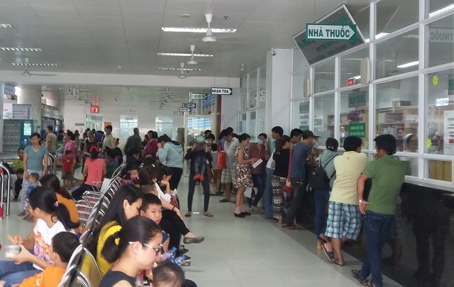 Hàng loạt nhà thuốc bị đóng cửa có ảnh hưởng đến người bệnh? - 1 Hàng loạt nhà thuốc bị đóng cửa có ảnh hưởng đến người bệnh? - 1
