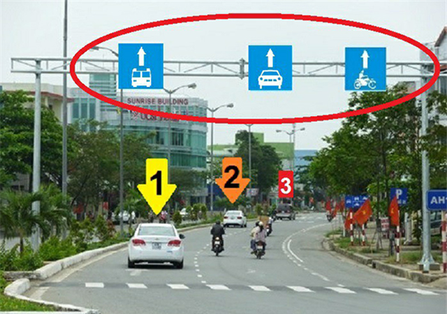 Đi thẳng ở làn đường rẽ phải bị phạt mức 150.000 đồng hay 1,2 triệu đồng? - 1 Đi thẳng ở làn đường rẽ phải bị phạt mức 150.000 đồng hay 1,2 triệu đồng? - 1