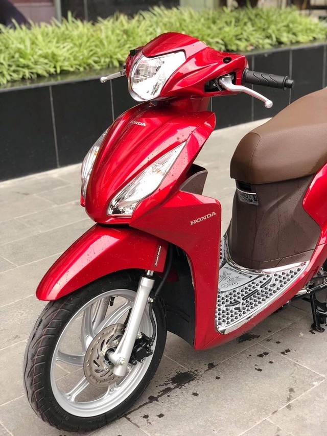 Honda Vision biển ngũ quý 5 giá gần 200 triệu gây choáng - 3 Honda Vision biển ngũ quý 5 giá gần 200 triệu gây choáng - 3