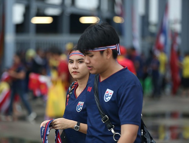 Sắc đỏ cổ động viên Việt Nam tràn ngập sân Chang Arena - 16 Sắc đỏ cổ động viên Việt Nam tràn ngập sân Chang Arena - 16