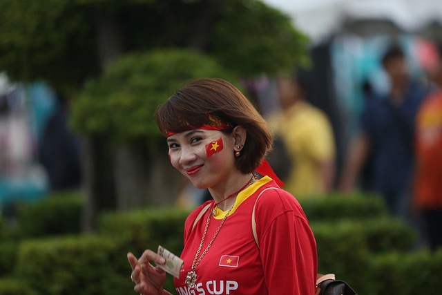Sắc đỏ cổ động viên Việt Nam tràn ngập sân Chang Arena - 17 Sắc đỏ cổ động viên Việt Nam tràn ngập sân Chang Arena - 17