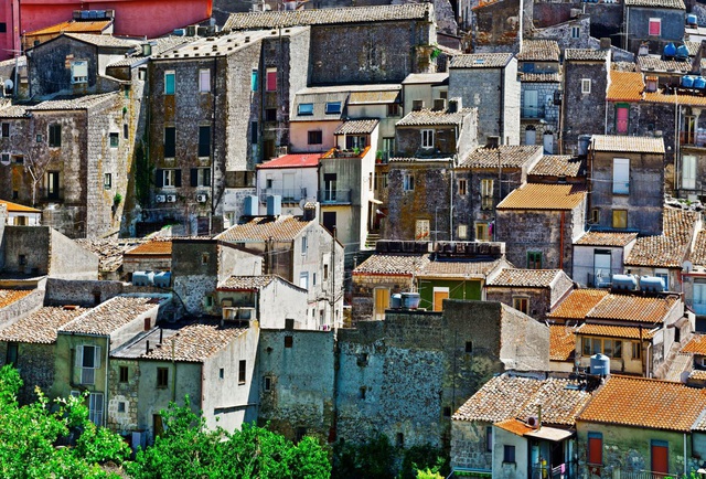 Những ngôi nhà với giá chỉ 1 Euro ở thị trấn tuyệt đẹp Sicily, Ý - 1