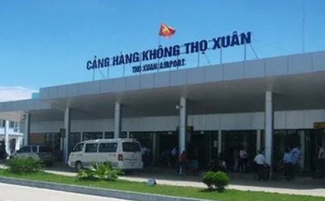 Khách nam chửi bới, hành hung nhân viên an ninh sân bay Thọ Xuân - 1 Khách nam chửi bới, hành hung nhân viên an ninh sân bay Thọ Xuân - 1