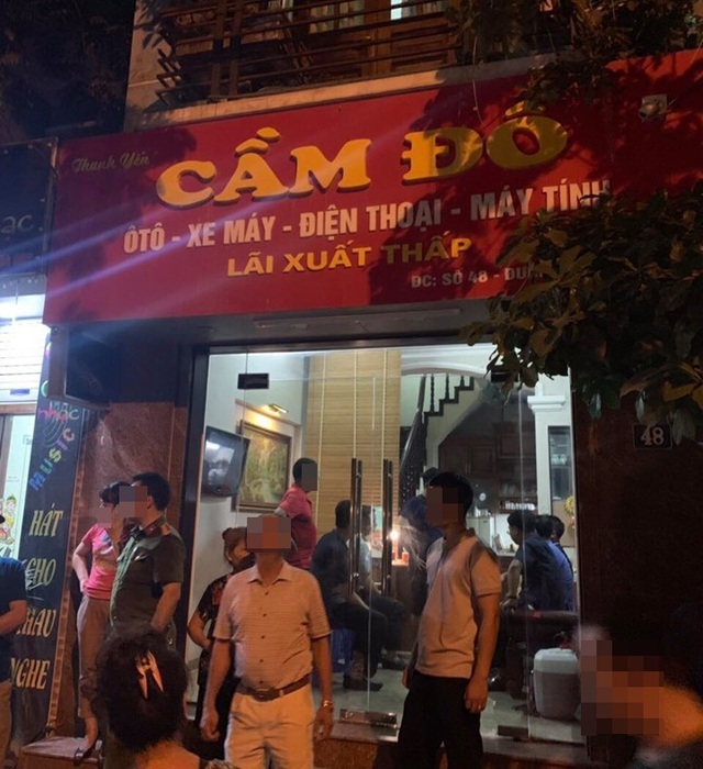 Vụ giải cứu bà chủ tiệm cầm đồ ở Hà Nội: Đặt bẫy điện ngăn cản công an - 1 Vụ giải cứu bà chủ tiệm cầm đồ ở Hà Nội: Đặt bẫy điện ngăn cản công an - 1