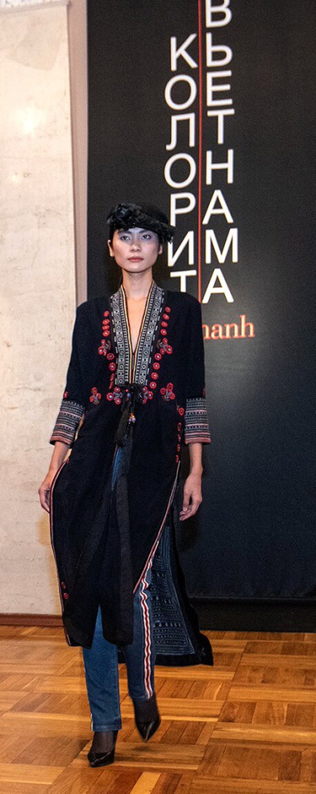 Rực rỡ áo dài Việt Nam, những mẫu thời trang đỉnh cao thu hút công chúng Nga - 9