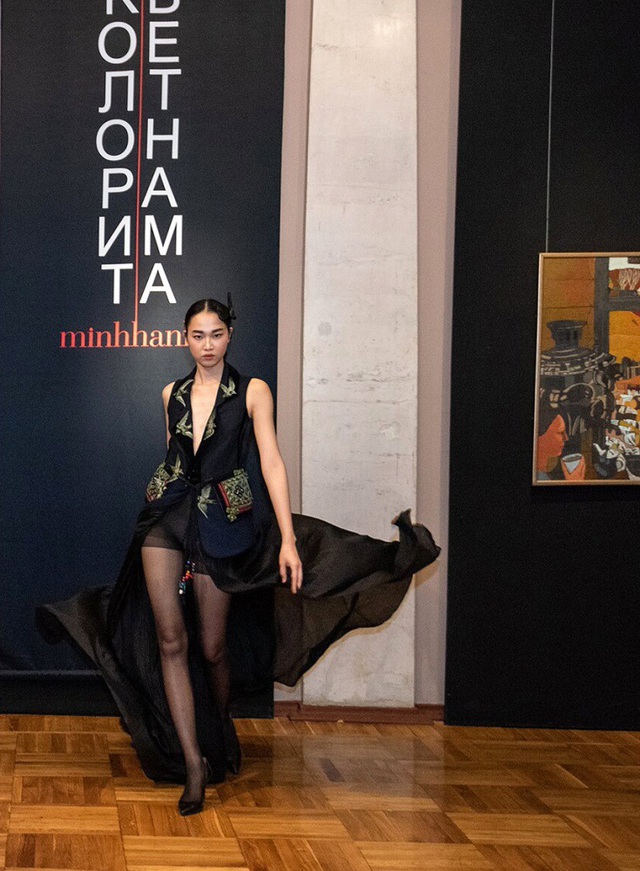 Rực rỡ áo dài Việt Nam, những mẫu thời trang đỉnh cao thu hút công chúng Nga - 6