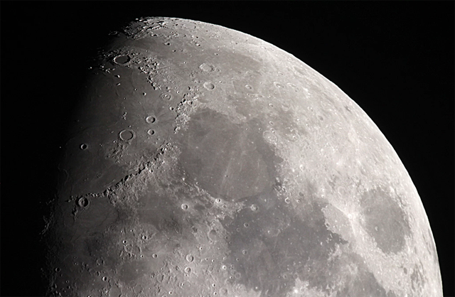 Phát hiện vật chất bí ẩn trên Mặt Trăng - 1