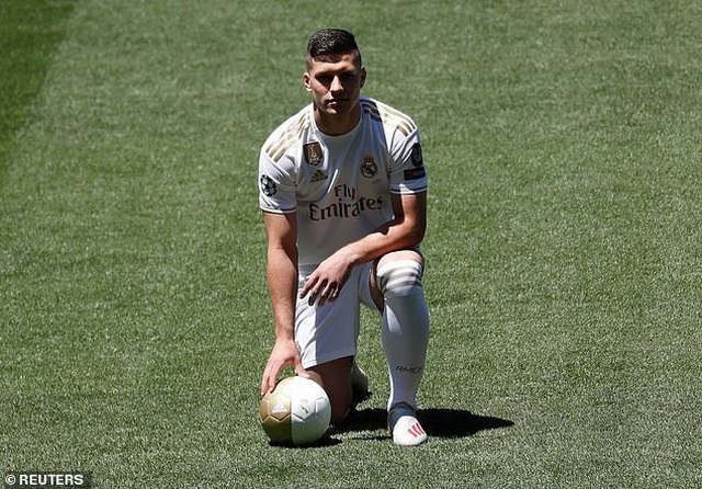 Eden Hazard rạng rỡ ra mắt 50.000 cổ động viên Real Madrid - 11 Eden Hazard rạng rỡ ra mắt 50.000 cổ động viên Real Madrid - 11