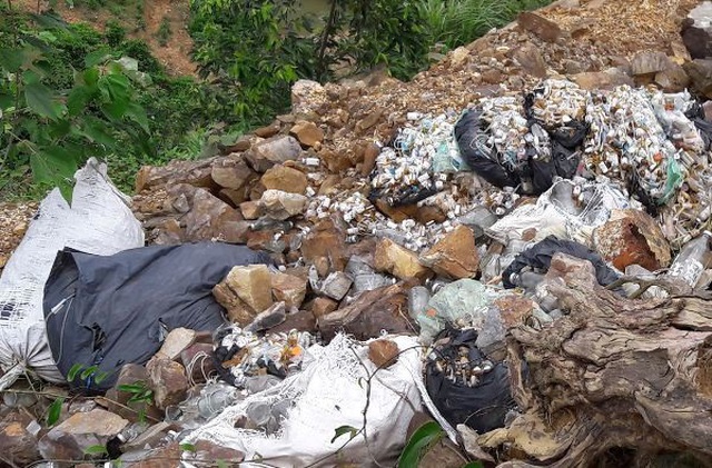 Truy tìm đối tượng đổ trộm lượng lớn rác thải y tế ra đường - 2