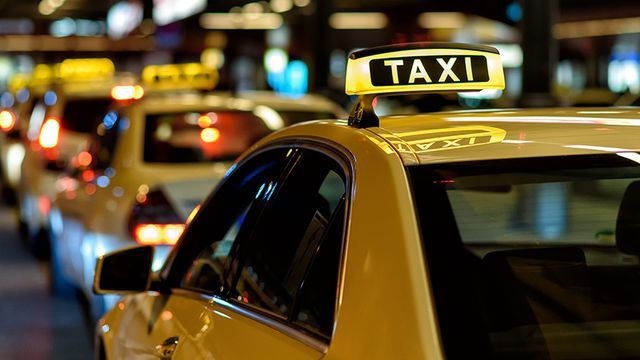 Taxi công nghệ phải gắn hộp đèn để đảm bảo cạnh tranh lành mạnh - 1