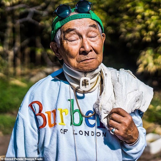 Ông cụ 84 tuổi gây sốt trên mạng xã hội vì phong cách thời trang “độc, lạ” - 9