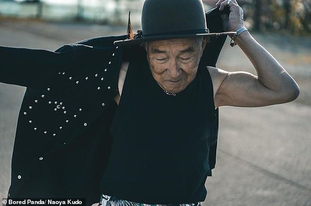 Ông cụ 84 tuổi gây sốt trên mạng xã hội vì phong cách thời trang “độc, lạ” - 8