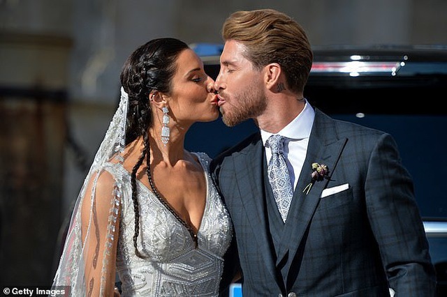 MC truyền hình 41 tuổi kết hôn với danh thủ Sergio Ramos - 17