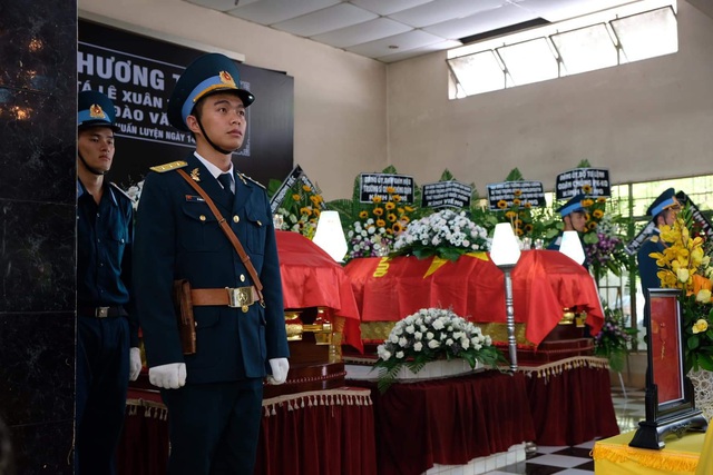 Xúc động tang lễ 2 phi công hy sinh khi bay huấn luyện ở Khánh Hòa - 1