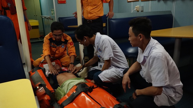 Cứu sống thuyền viên bị tai biến mạch máu não trên vùng biển quần đảo Hoàng Sa - 2