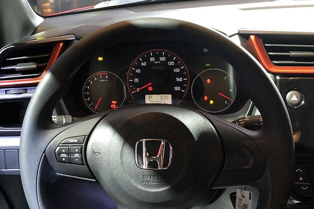 Nóng bỏng phân khúc xe đô thị: Honda Brio chính thức ra mắt, giá từ 418 triệu đồng - 6