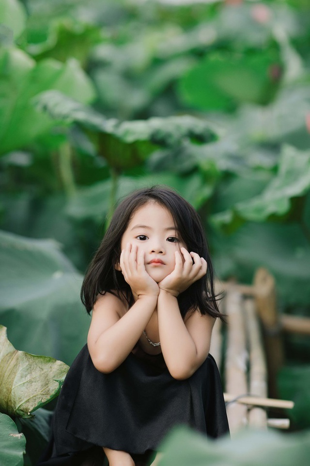 Bé gái Bắc Ninh xinh như thiên thần bên hoa sen - 6 Bé gái Bắc Ninh xinh như thiên thần bên hoa sen - 6