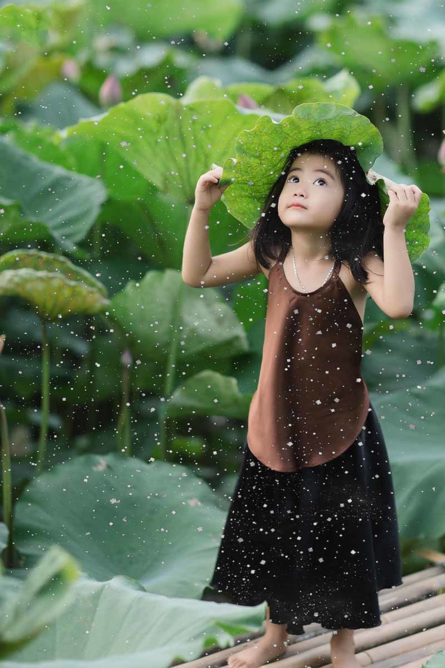 Bé gái Bắc Ninh xinh như thiên thần bên hoa sen - 8 Bé gái Bắc Ninh xinh như thiên thần bên hoa sen - 8